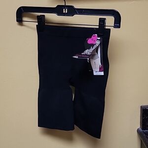 NWT Smoothform Long Leg Shaper
